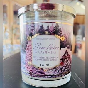 DECADENT Bath & Body Works Snowflakes & Cashmere Candle NWT SOLD OUT online